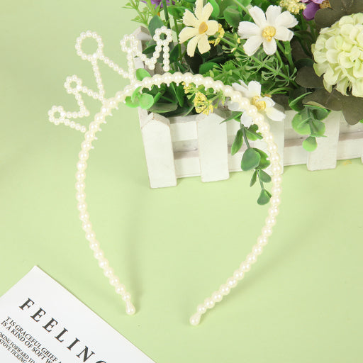 Diadema con perlas y corona triangular