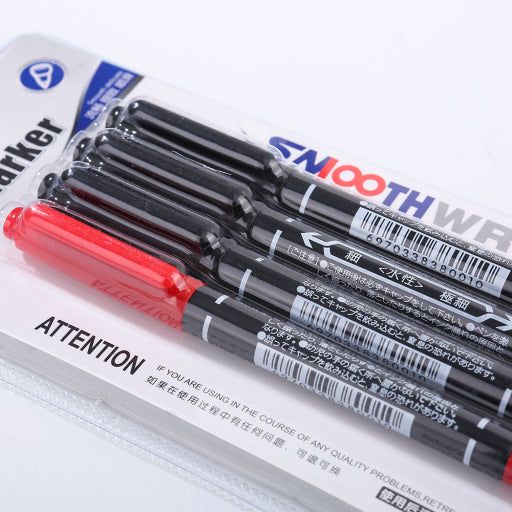 Marcador de líneas a base de agua negro y rojo