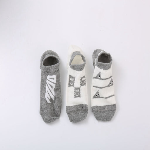 Calcetines invisibles de moda para hombre con dibujos animados grises.