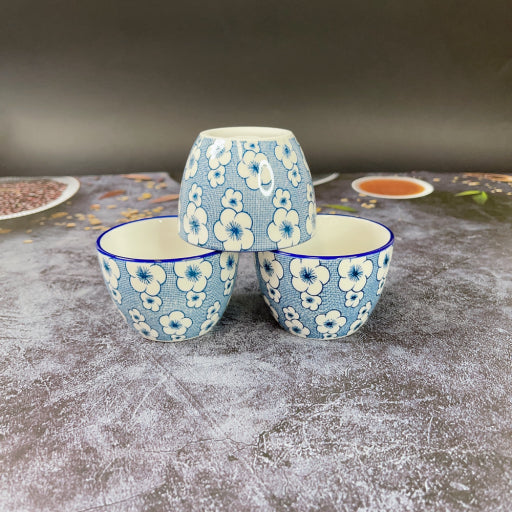 Copa de cultura japonesa de flor de ciruelo azul