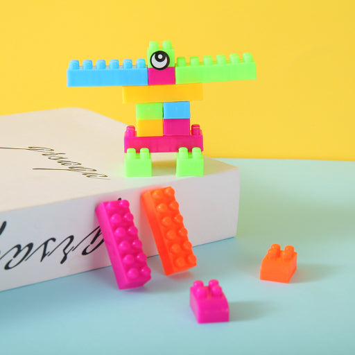 pequeños bloques de construcción multicolores