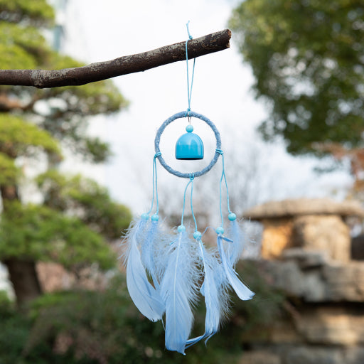 Campana de viento de plumas