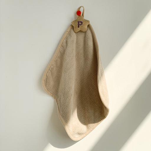 Toalla de mano con bordado de letras