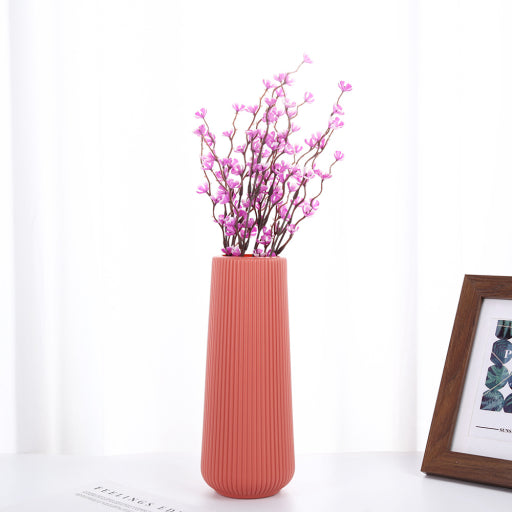 Florero con tiras de plástico
