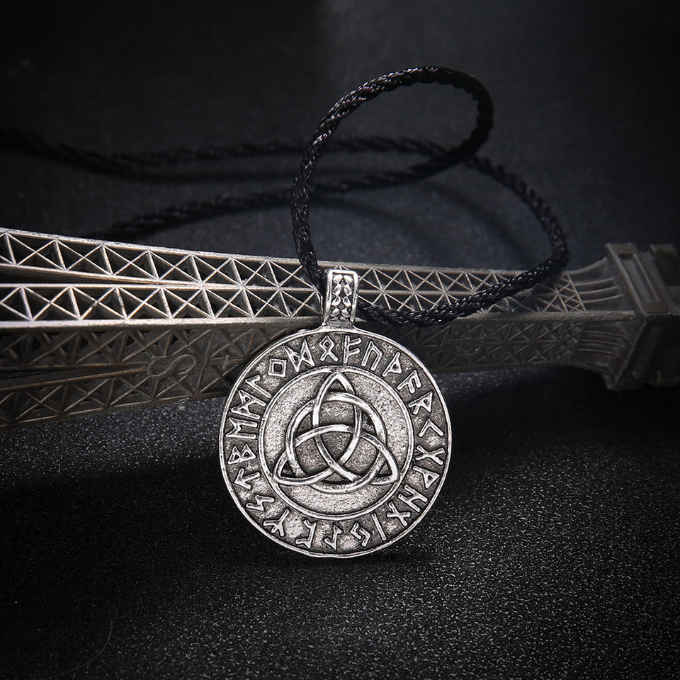 Collar de triqueta