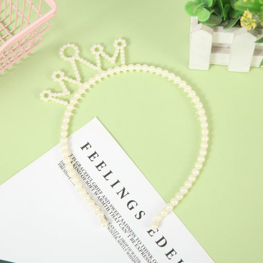 Diadema con perlas y corona triangular