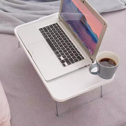 Práctica mesita plegable con portavasos