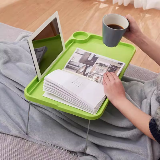 Práctica mesita plegable con portavasos