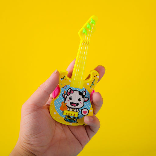 Pequeño instrumento musical bicolor.