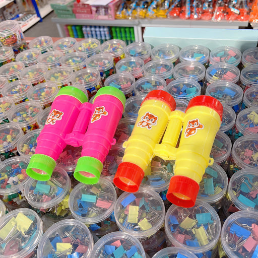 Telescopio infantil pequeño.