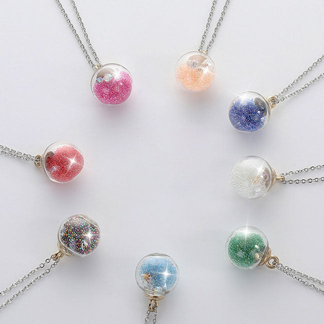 Collar con dije en forma de bola de cristal