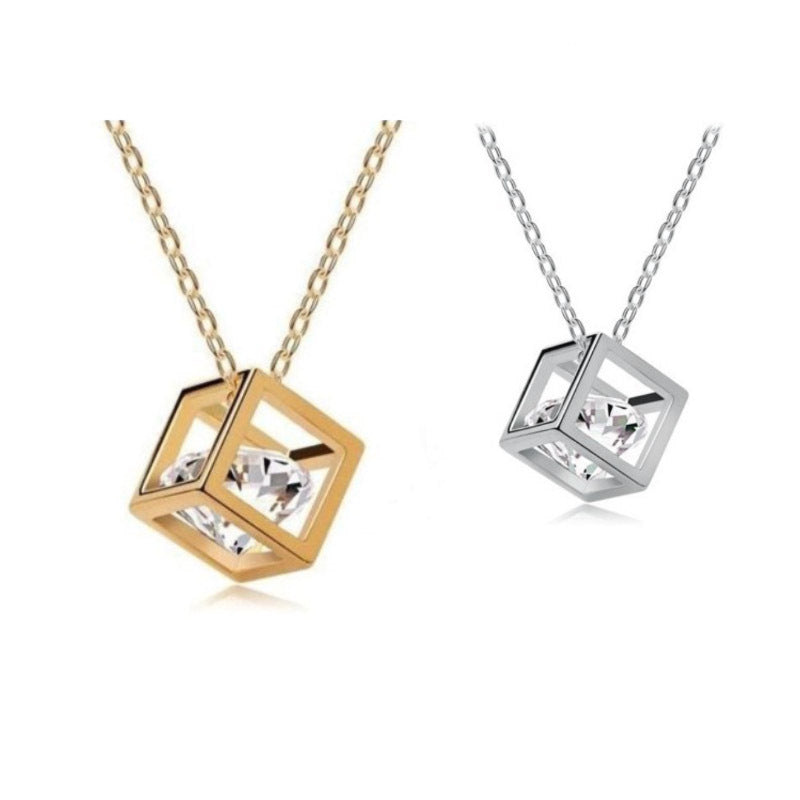 Hermoso collar con dije de cubo