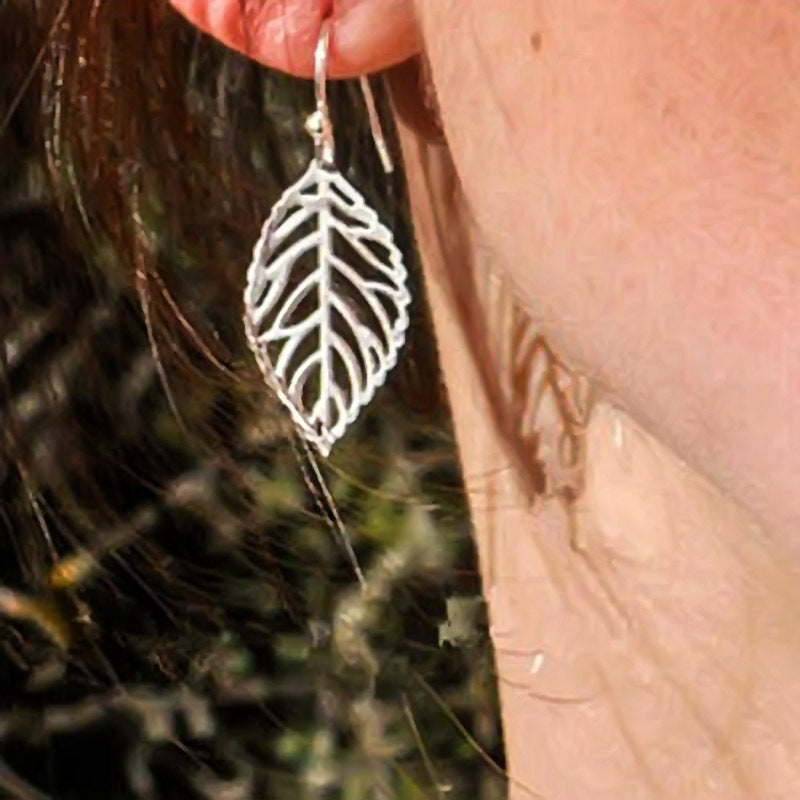Juego de aretes en forma de hoja