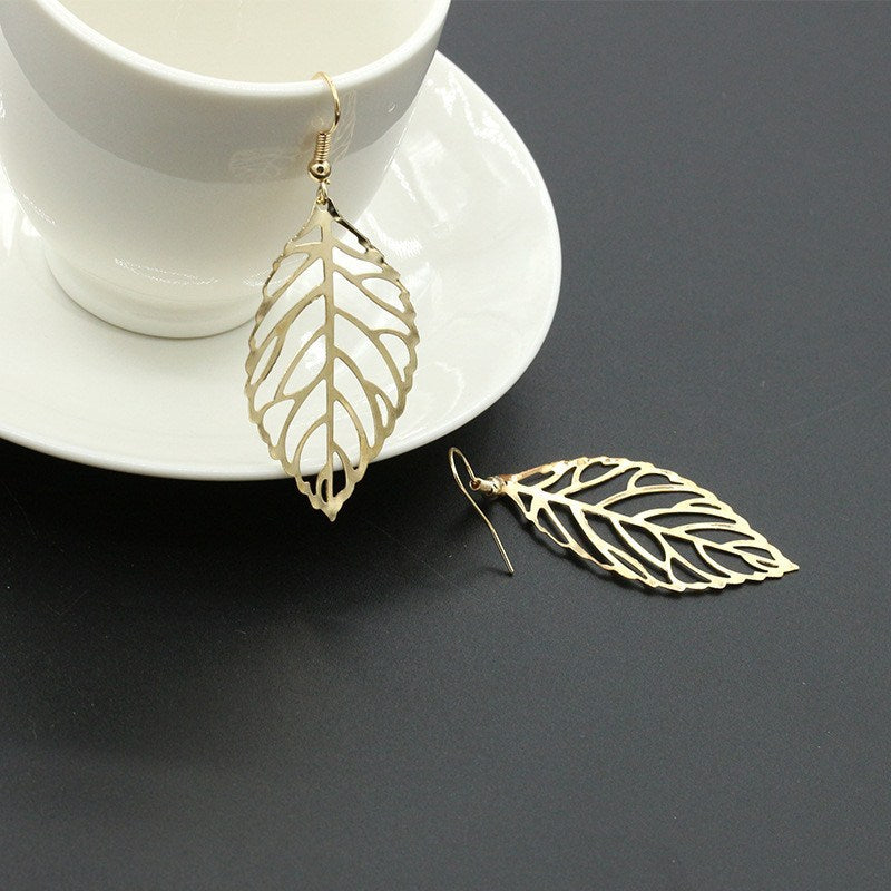 Juego de aretes en forma de hoja