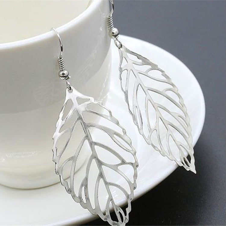 Juego de aretes en forma de hoja