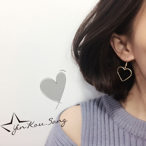 Juego de aretes en forma de corazón