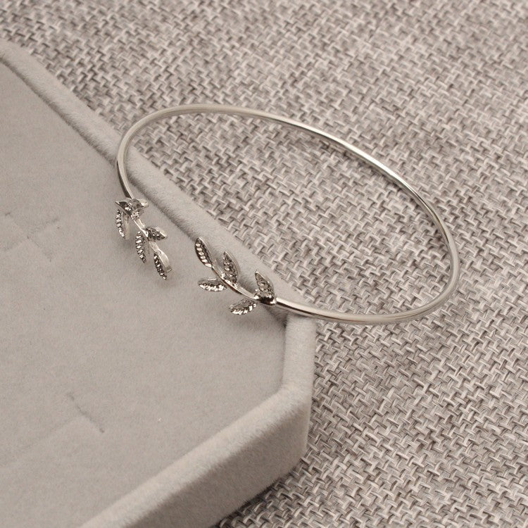 Pulsera ajustable con diseño de hoja