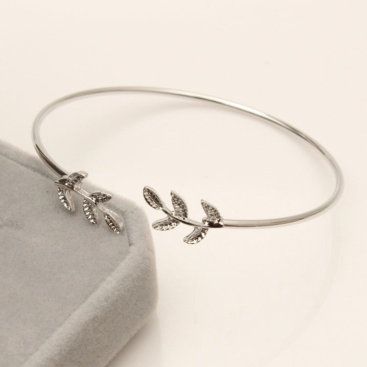 Pulsera ajustable con diseño de hoja