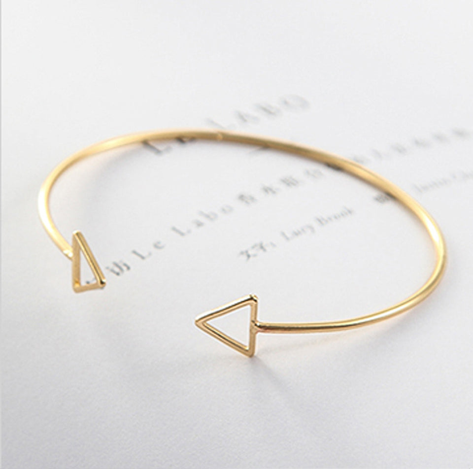Pulsera ajustable con triángulos