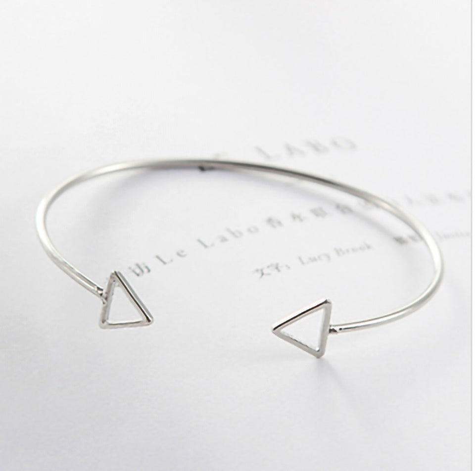 Pulsera ajustable con triángulos