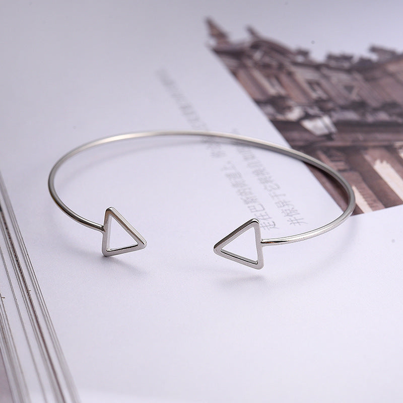 Pulsera ajustable con triángulos