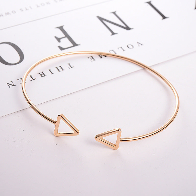 Pulsera ajustable con triángulos