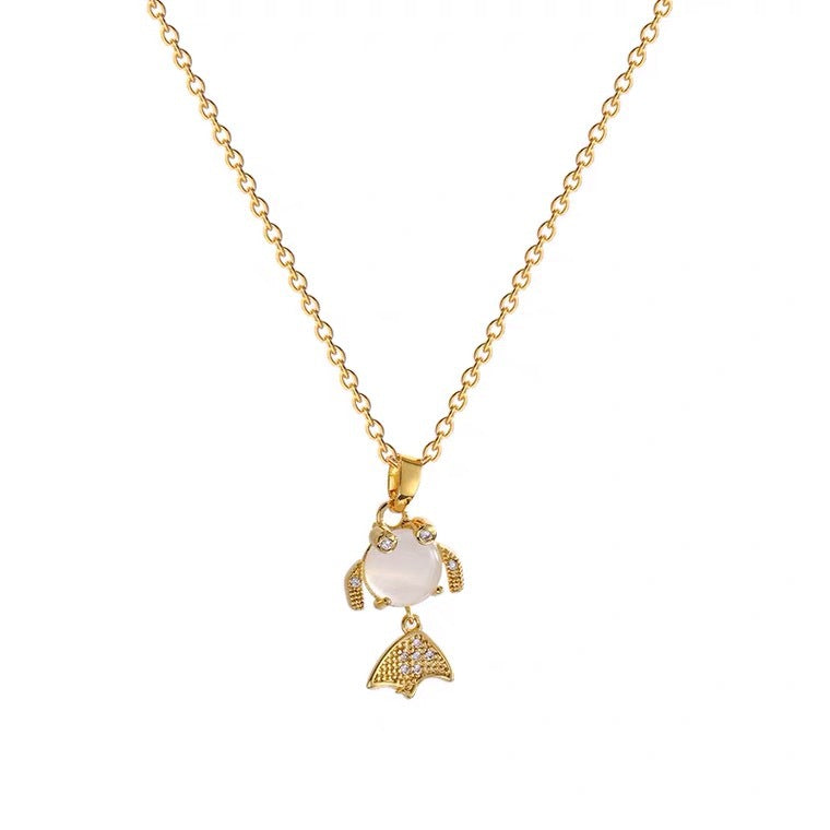Collar multicapa con pluma
