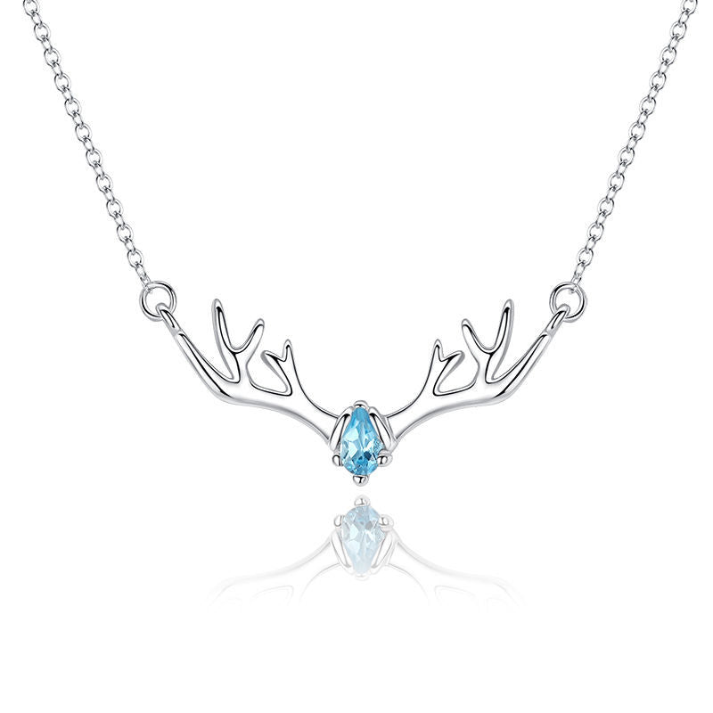 Collar de piedra con cuernos