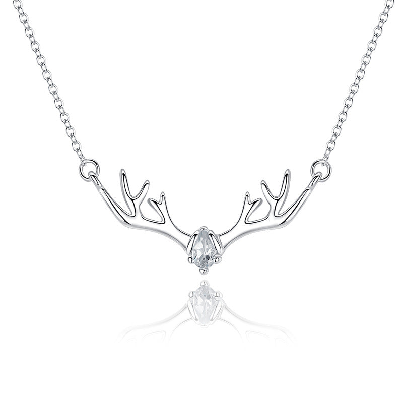 Collar de piedra con cuernos