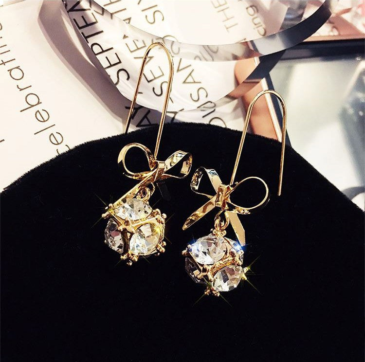 Hermosos aretes con diseño de flor