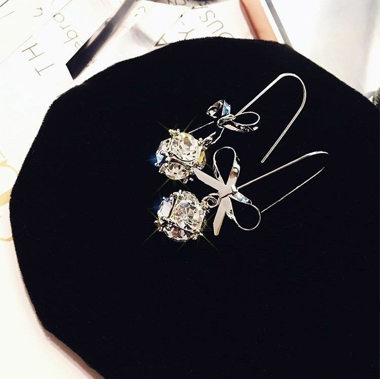 Hermosos aretes con diseño de flor