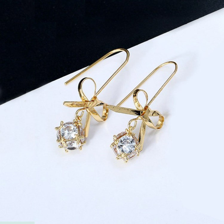 Hermosos aretes con diseño de flor