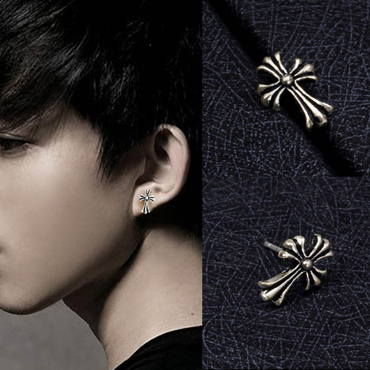 Hermosos aretes con diseño de cruz