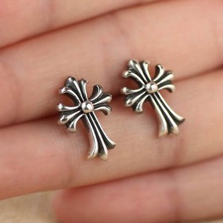 Hermosos aretes con diseño de cruz