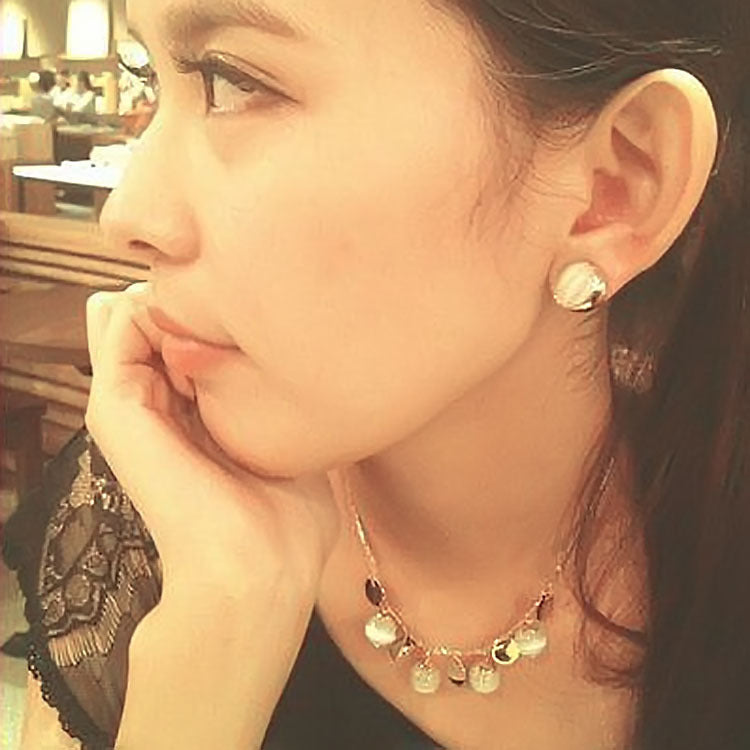 Elegante collar de bolitas