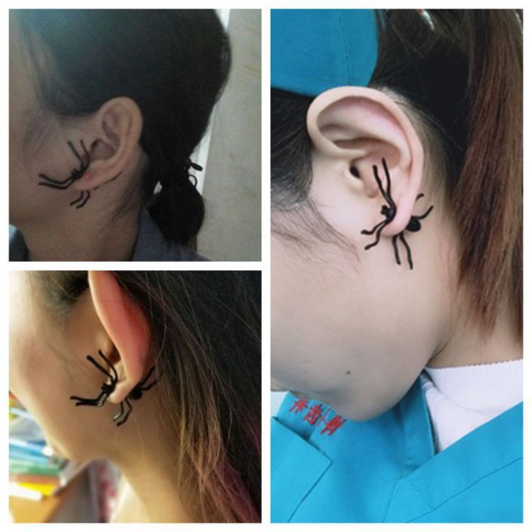 Juego de aretes con diseño de araña