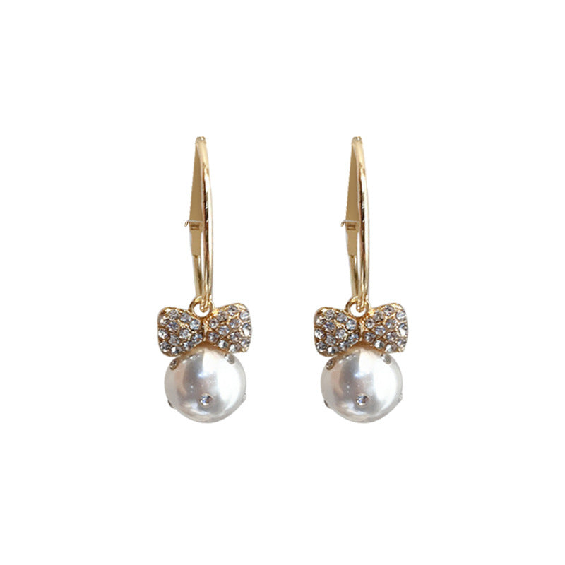 Juego de aretes con diseño de perla