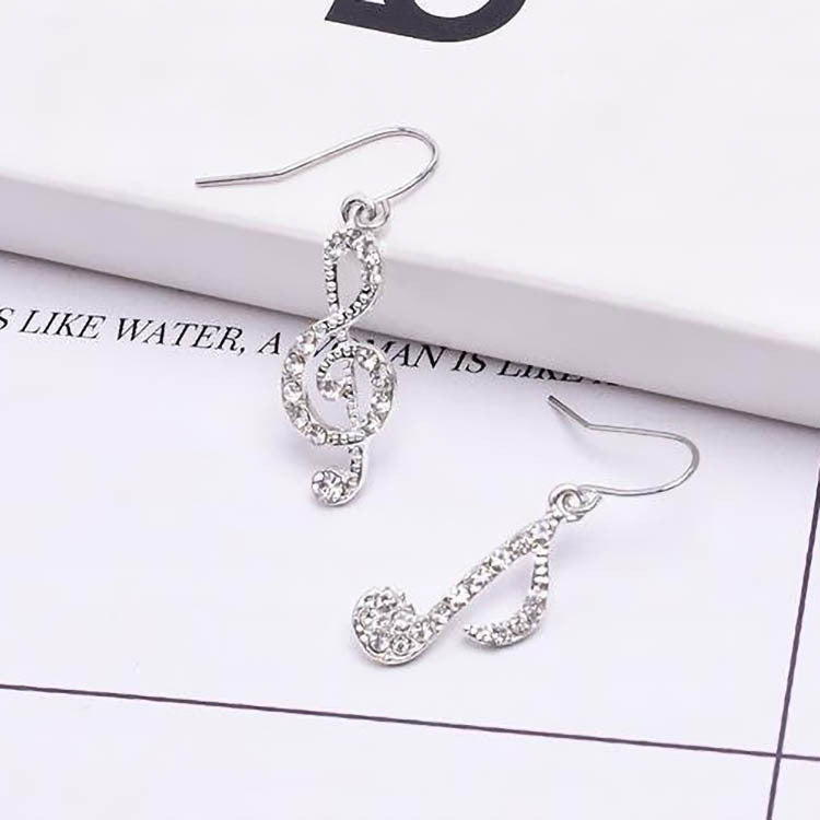 Bonito juego de aretes en forma de notas musicales