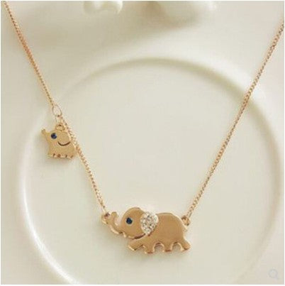 Divertido collar con figura de elefante