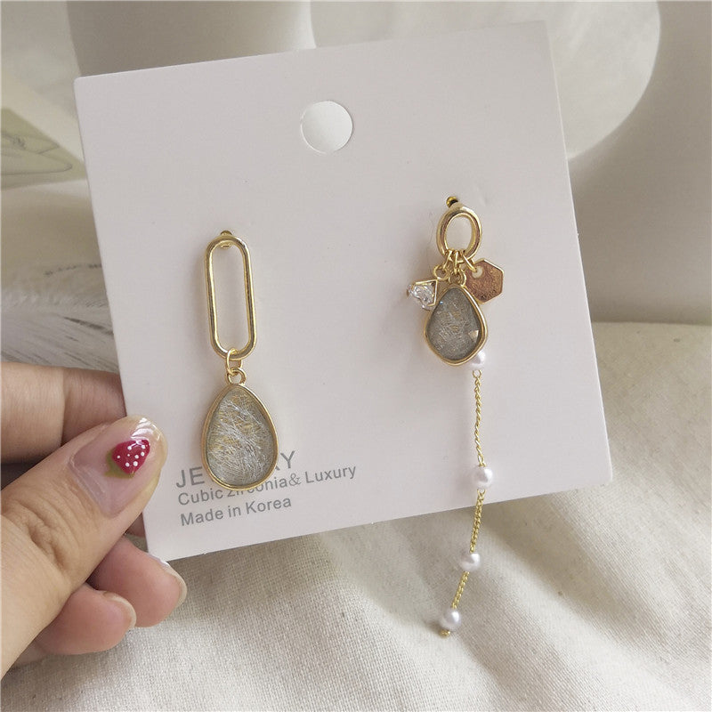 Juego de aretes con diseño de piedra