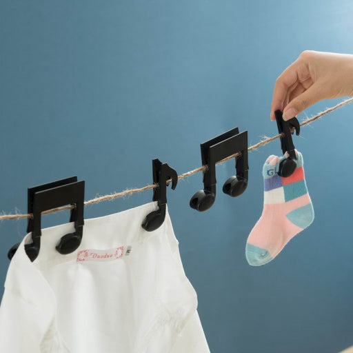 Sujetadores en forma de notas musicales