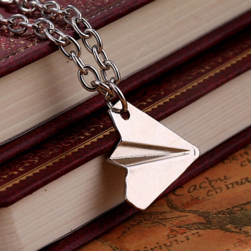 Collar con dije de avión