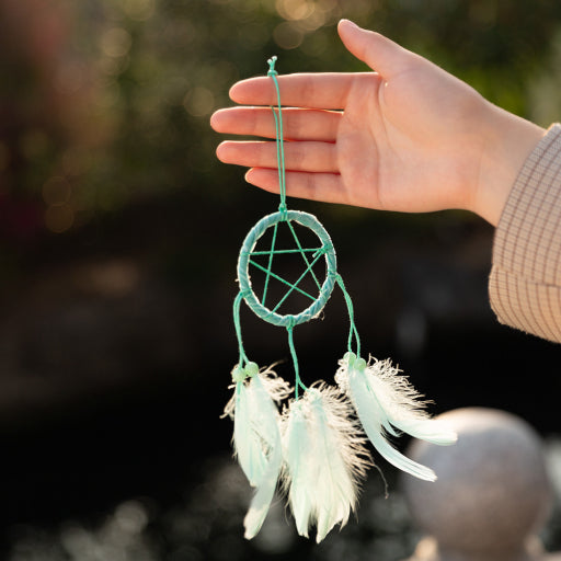 Campana de viento de plumas