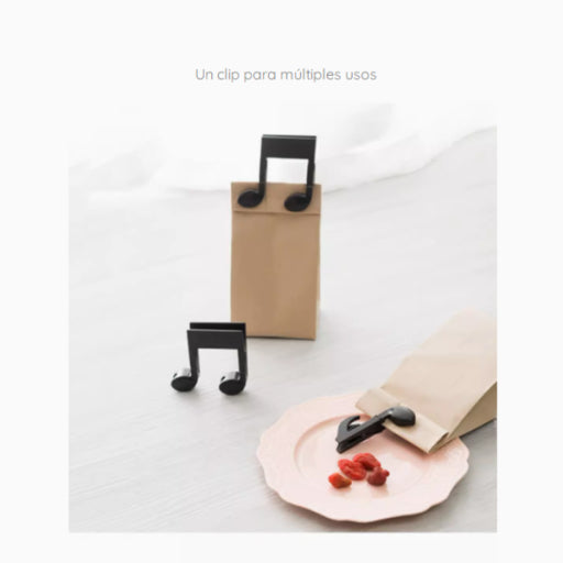 Sujetadores en forma de notas musicales