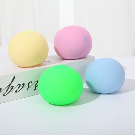 Bolas de harina extruidas que cambian de color