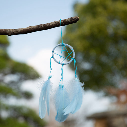 Campana de viento de plumas
