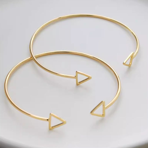 Pulsera ajustable con triángulos