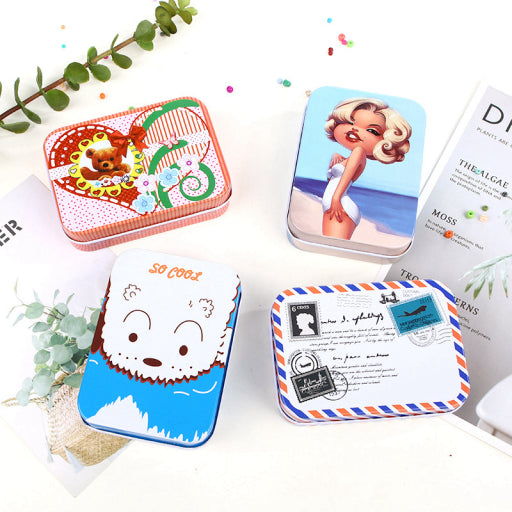Pequeña caja metálica para almacenamiento