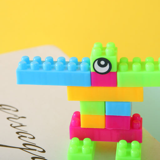 pequeños bloques de construcción multicolores