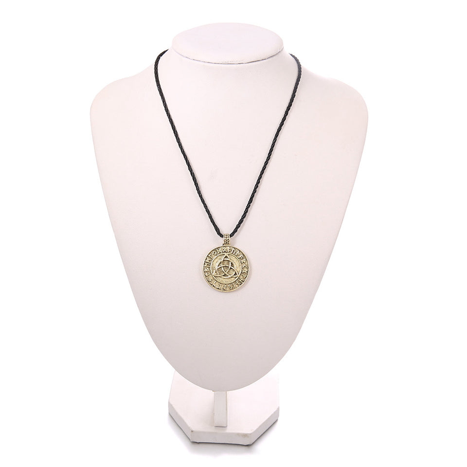 Collar de triqueta